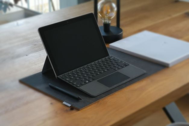 Surface Go không khởi động được