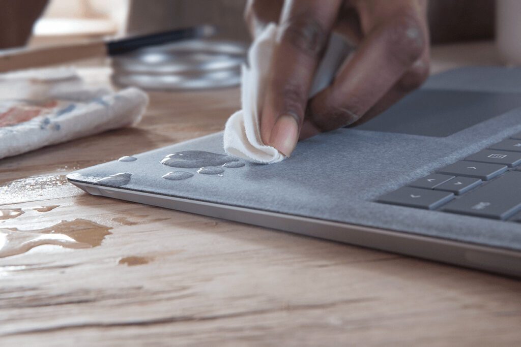 Cách làm sạch các chất bẩn đặc biệt trên chất liệu Alcantara