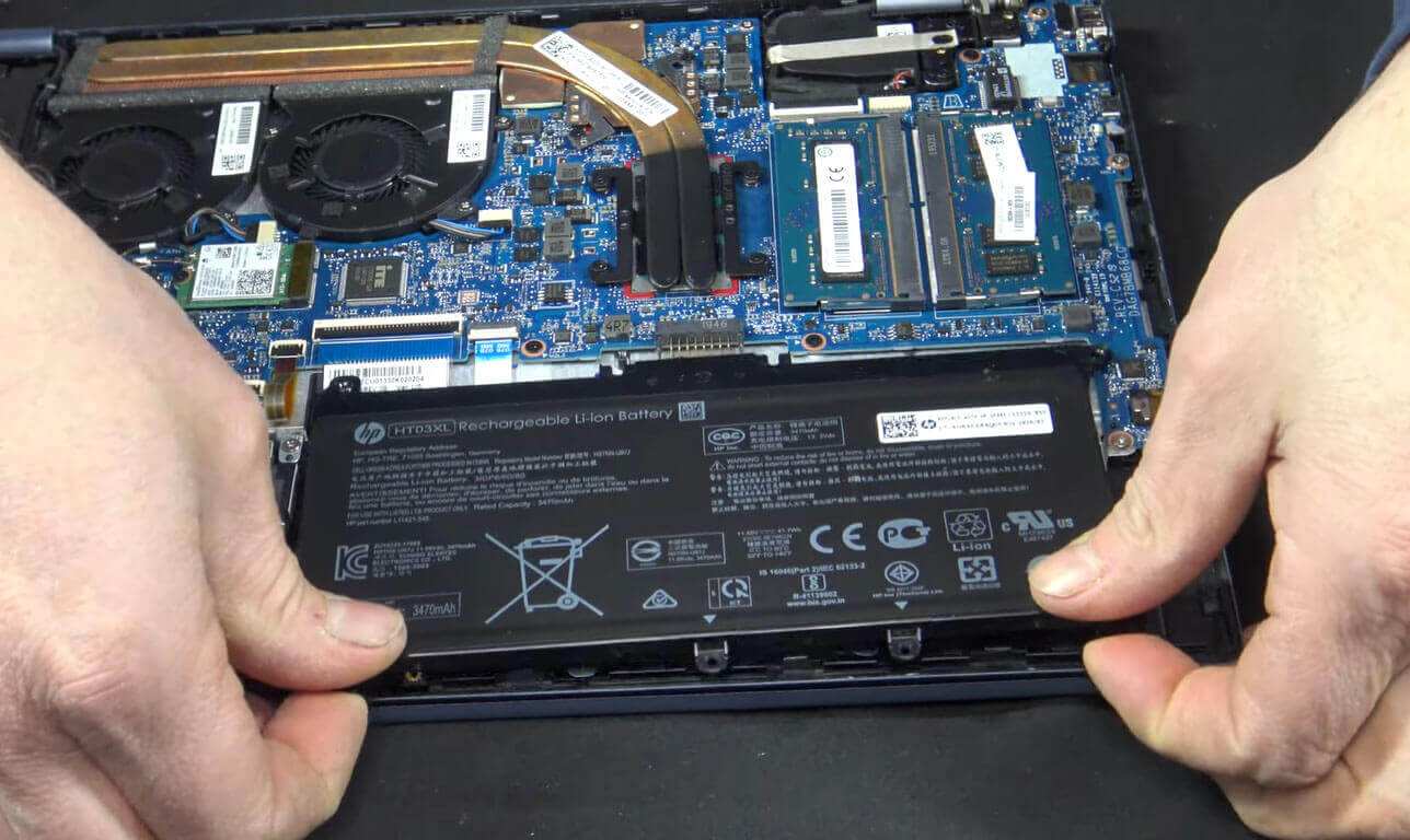 Cách thay pin laptop HP tại nhà