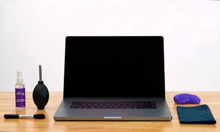 Dụng cụ vệ sinh laptop