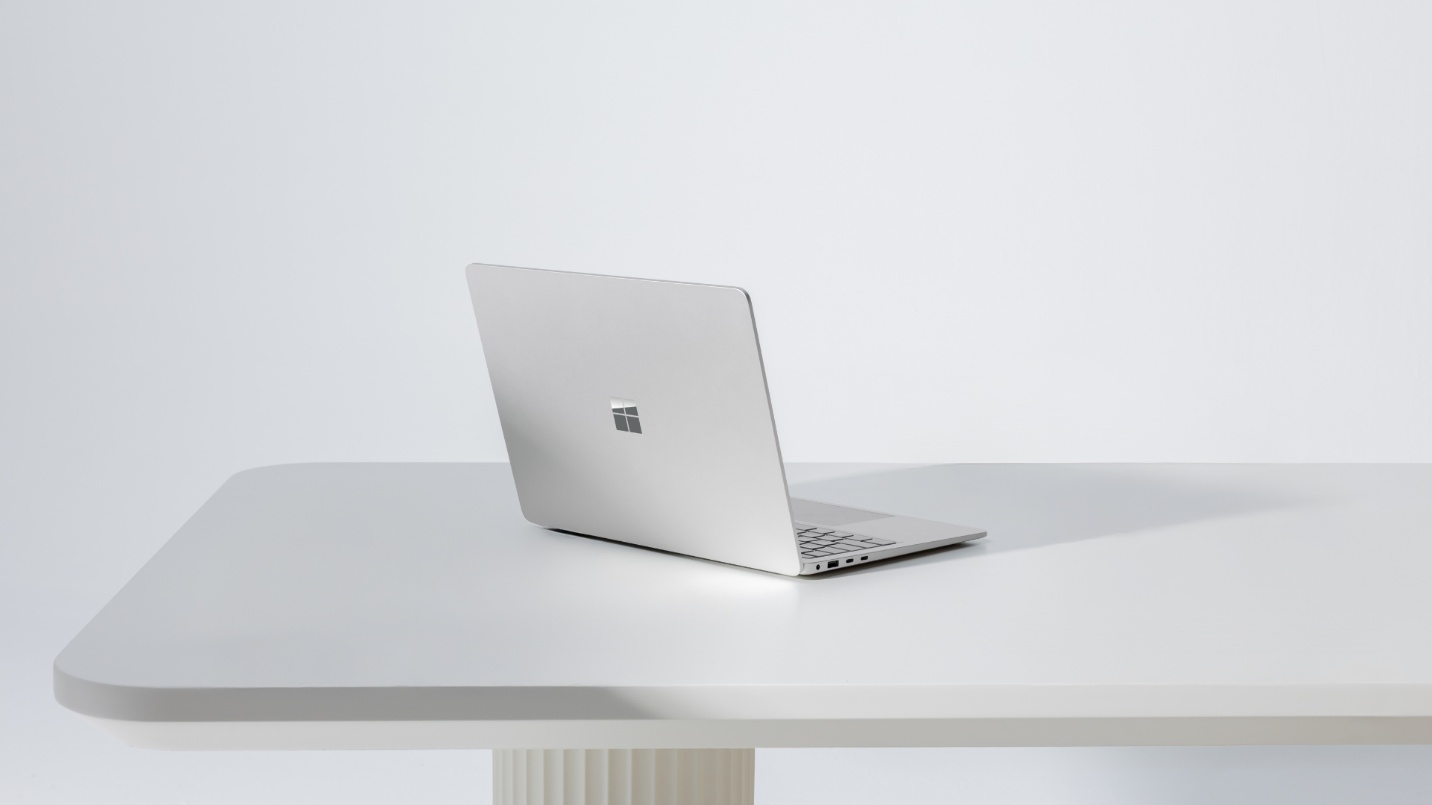 Thiết kế cao cấp, mỏng nhẹ chuẩn Surface