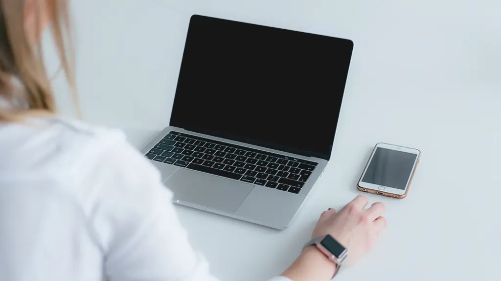 MacBook sập nguồn bật không lên