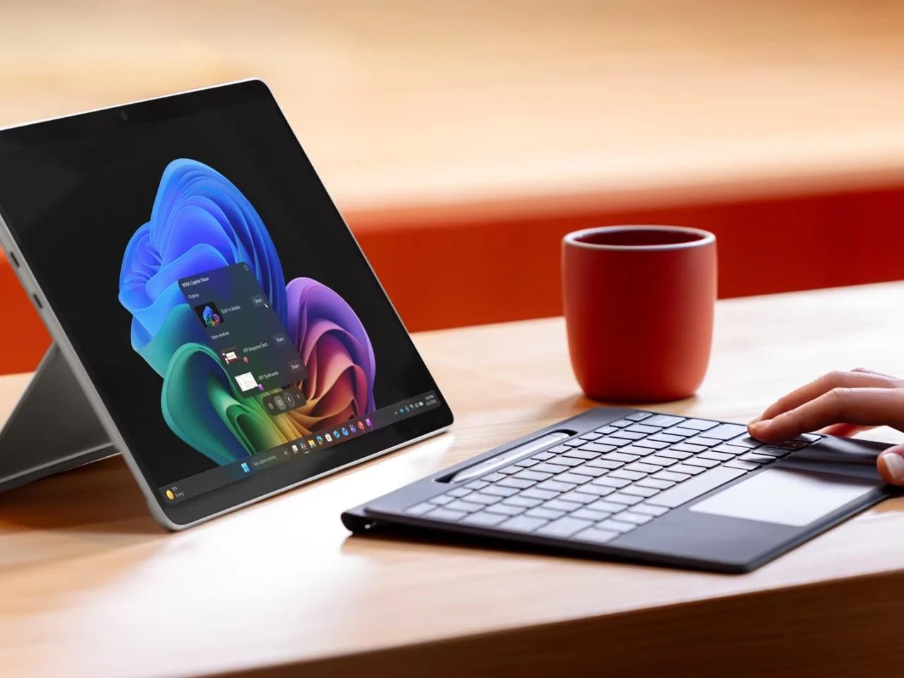 Surface Pro 12 Intel Core Ultra 5 | RAM 16GB | SSD 512GB for Business 4 Surface Pro 12 Thiết kế linh hoạt thích ứng với mọi phong cách làm việc
