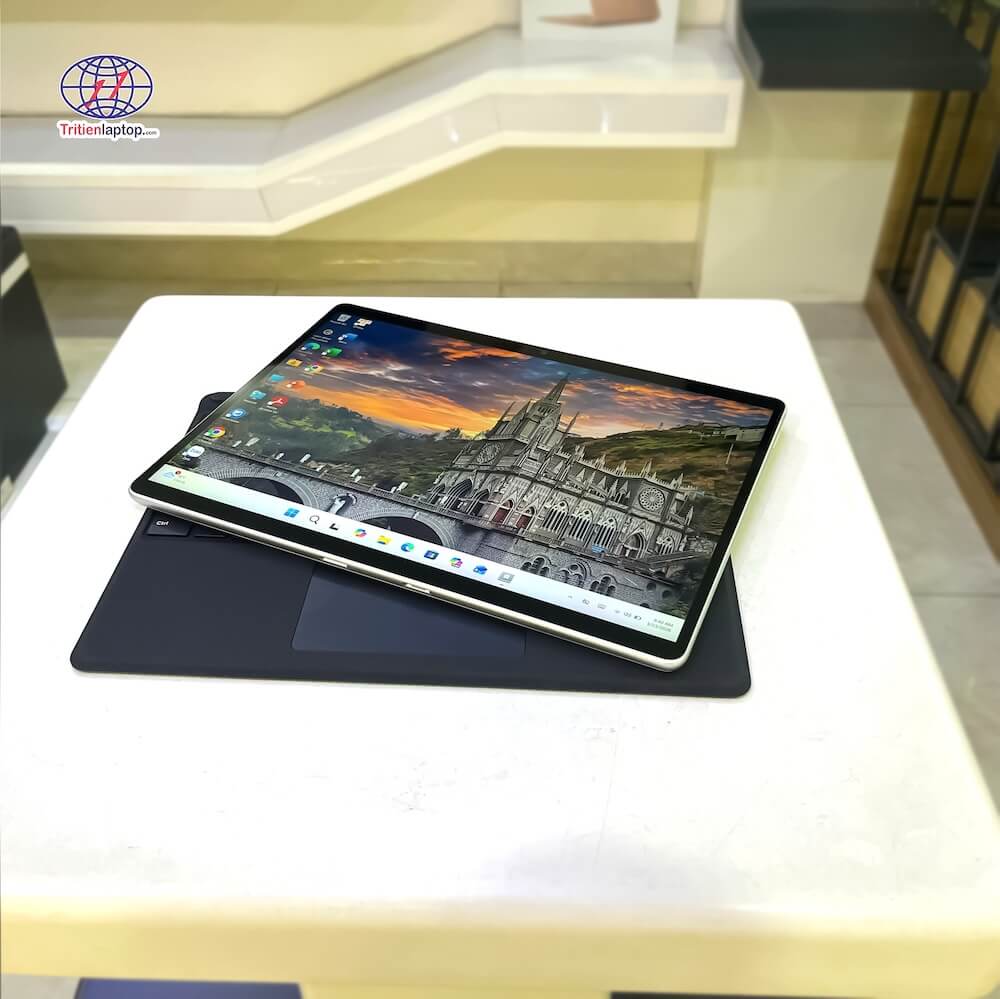 Cận cảnh Surface Pro 8 Zin chính hãng tại Trí Tiến