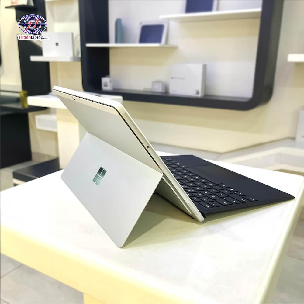 Combo máy Surface Pro 8 kèm phím giá ưu đãi tại Trí Tiến