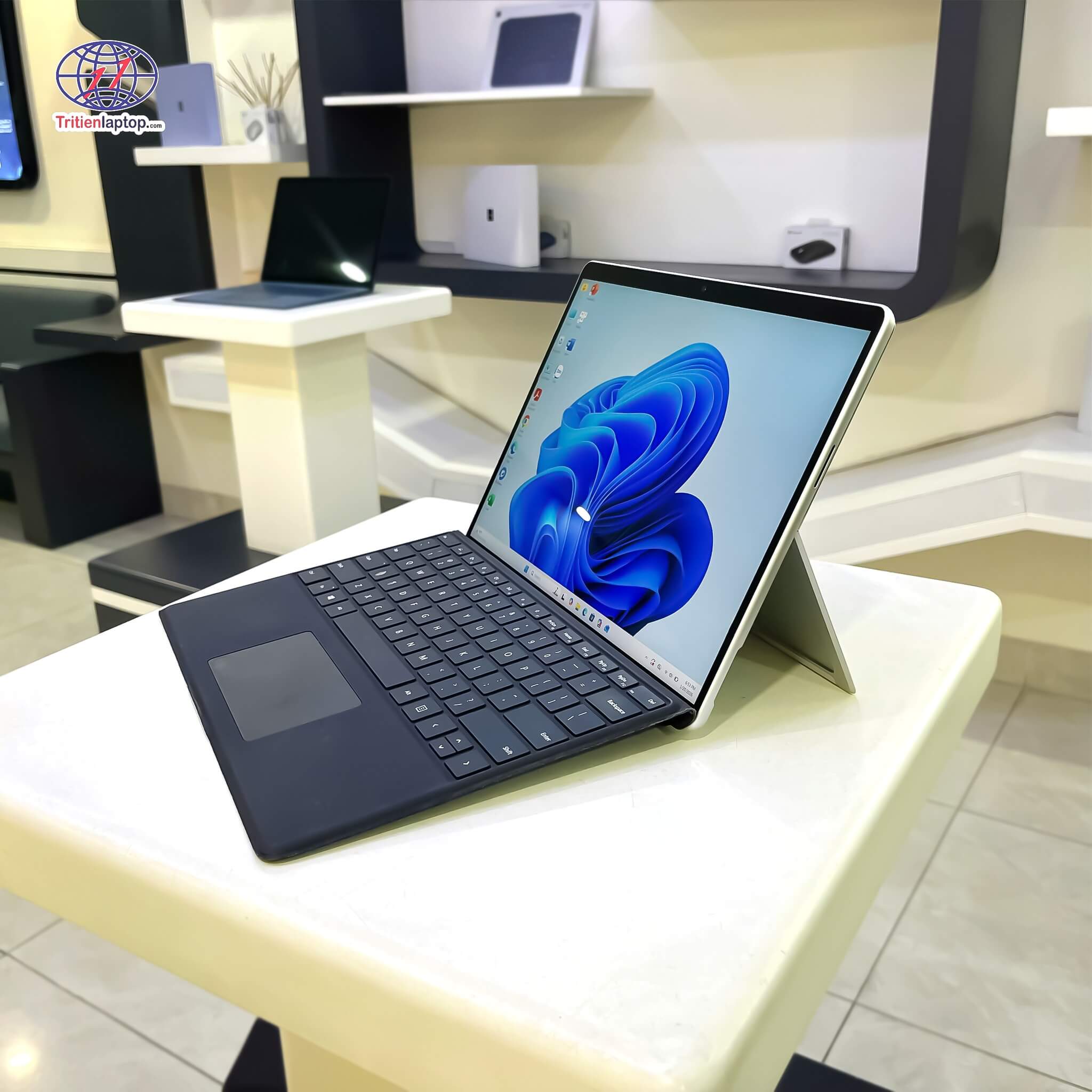 Trí Tiến sẵn máy Surface Pro 9 zin chính hãng, giá tốt