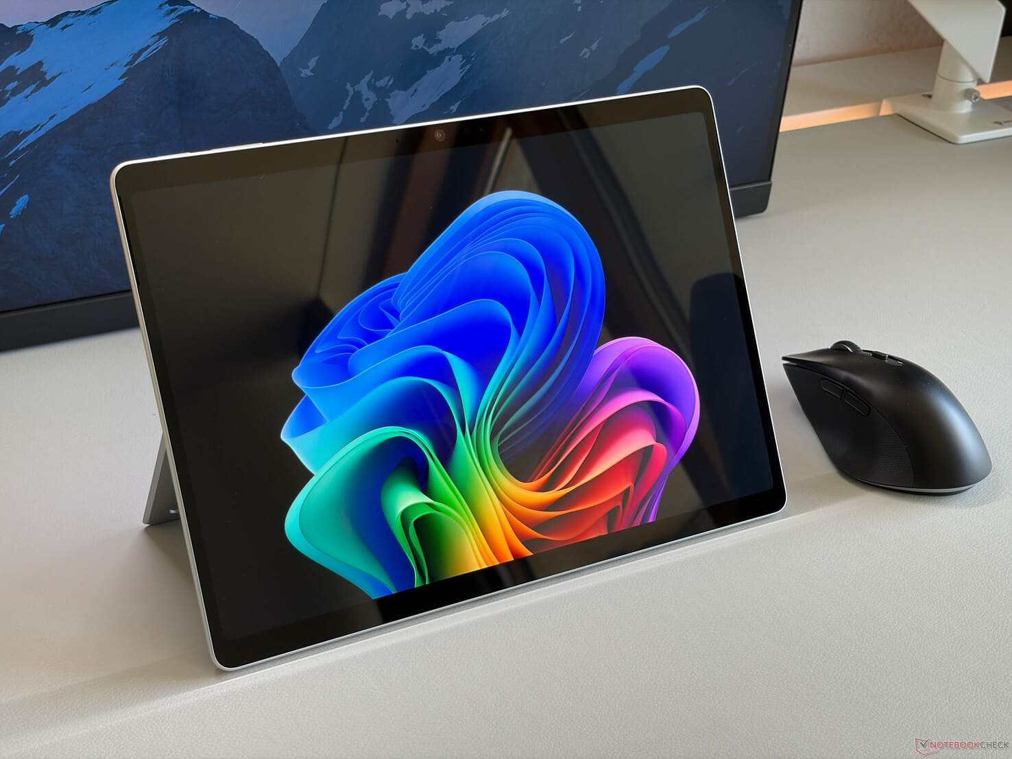 Đánh giá Surface Pro 12 Snapdragon X2: Copilot+ PC mạnh mẽ, pin bền và đáng đầu tư năm 2026 9 Màn hình Surface Pro 12