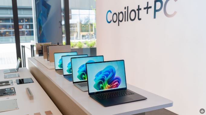 Surface Laptop và Copilot+ PC