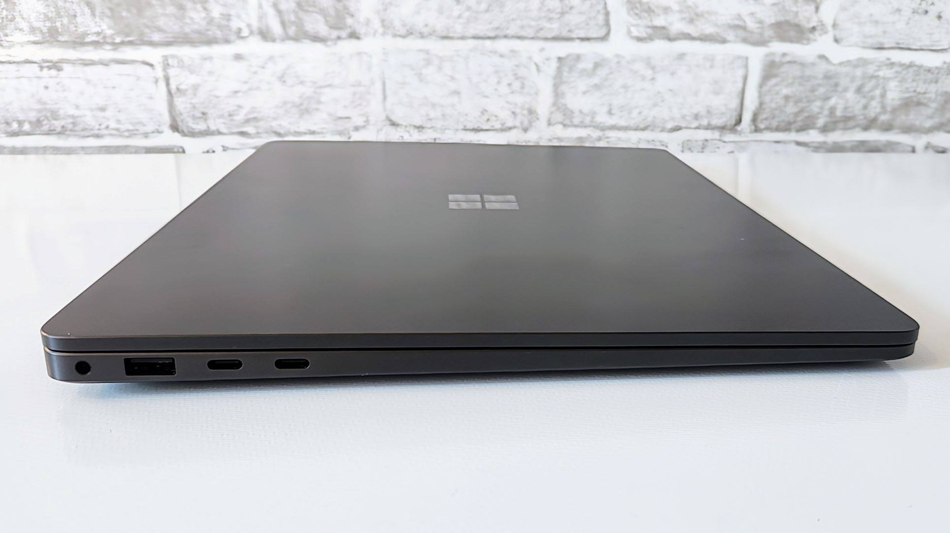 Các cổng kết nối trên Surface Laptop gồm những gì? 6 cổng kết nối trên Surface Laptop